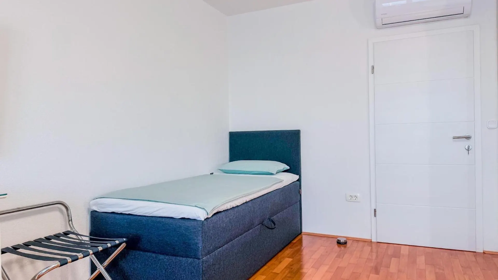 Yacht Marina Apartment פולה