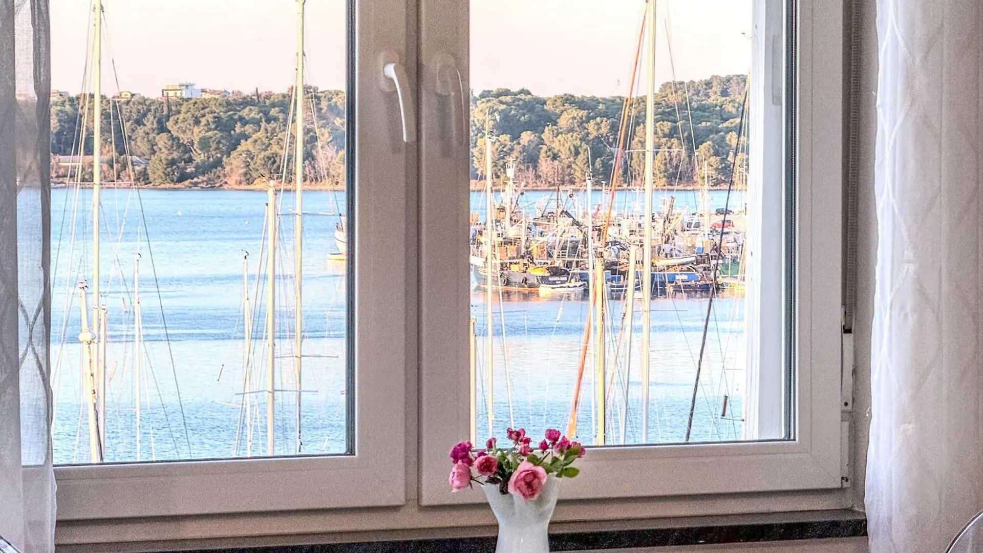Yacht Marina Apartment Pula 0*,